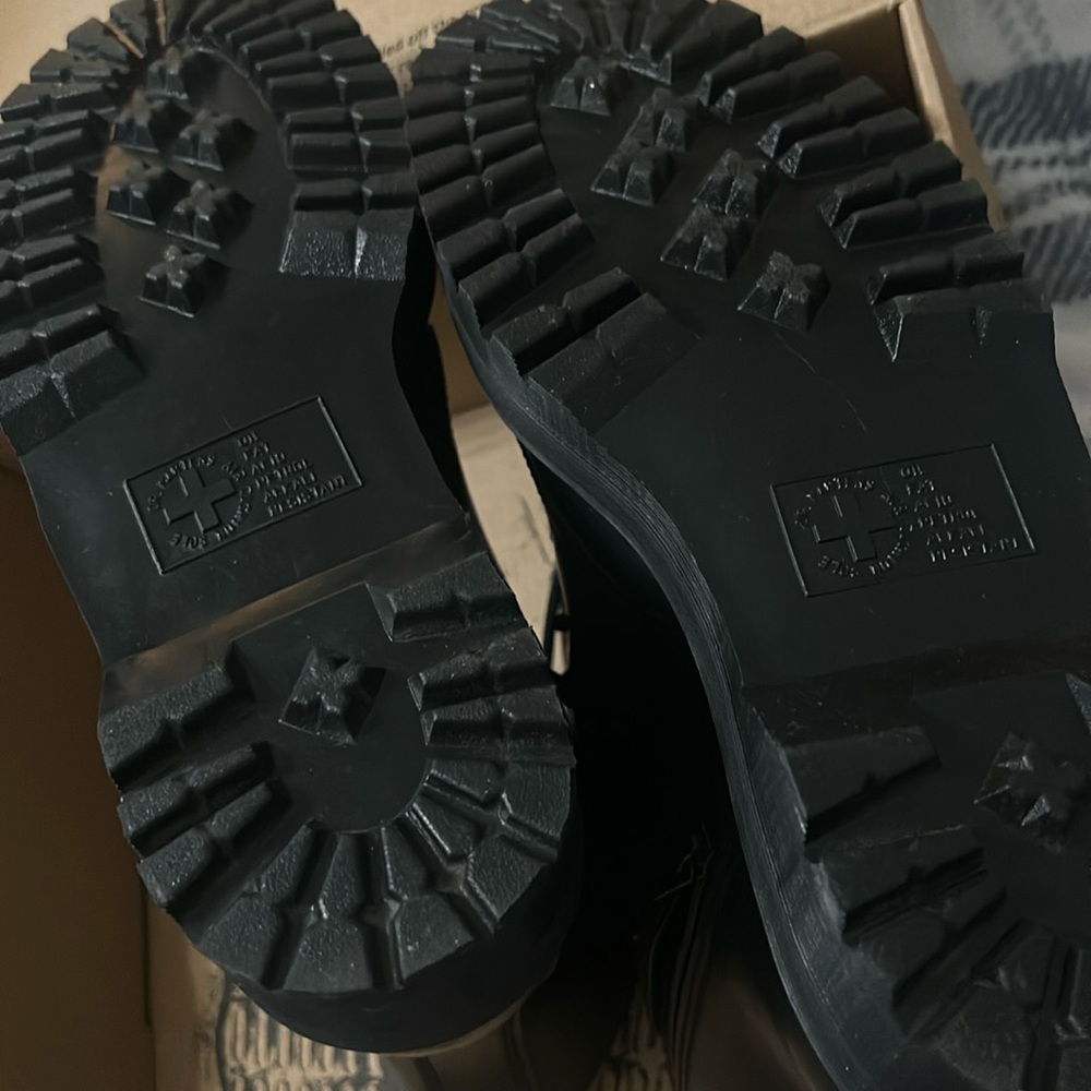 Dr. Martens v Jason II mono
